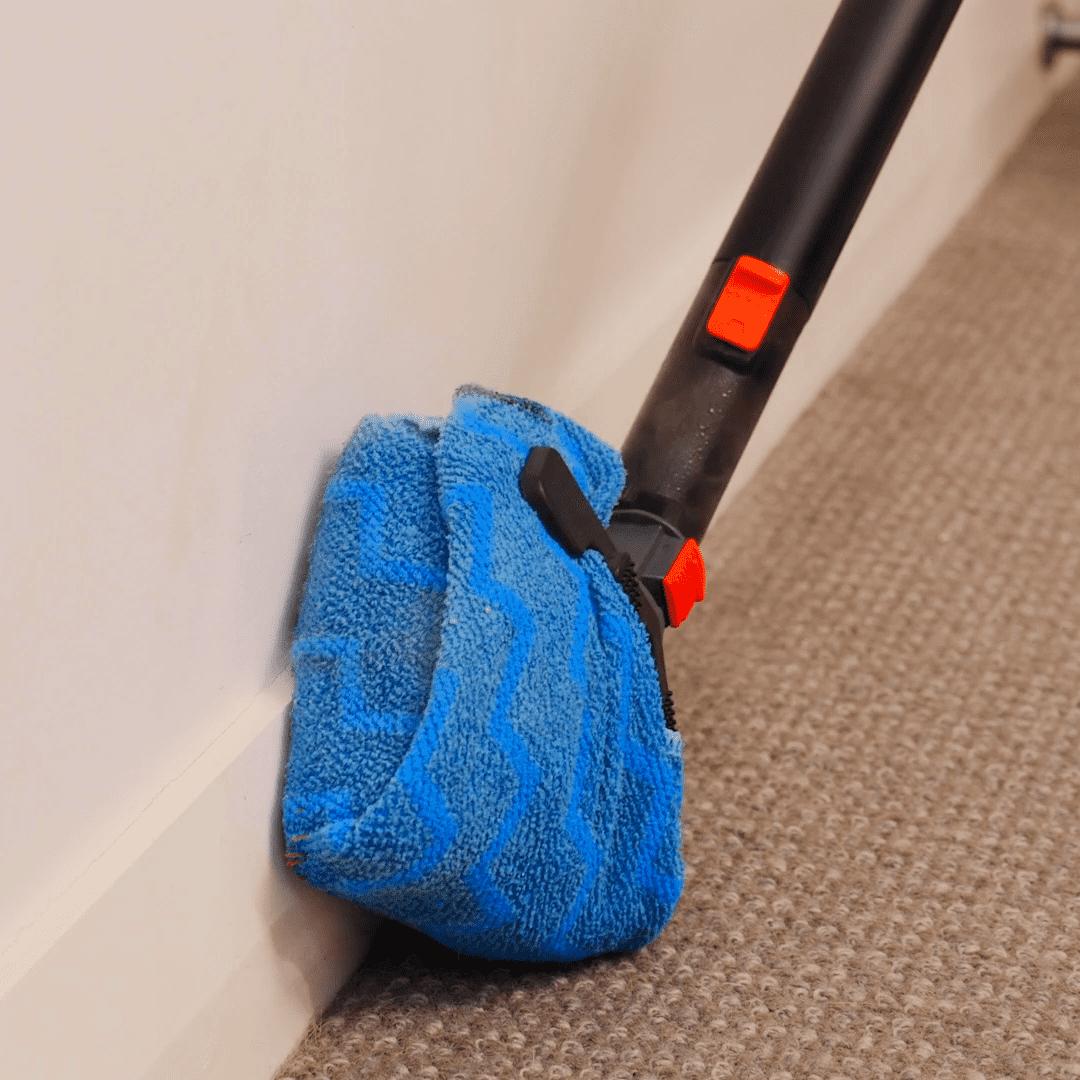 Skirting board cleaning with steam and microfibre