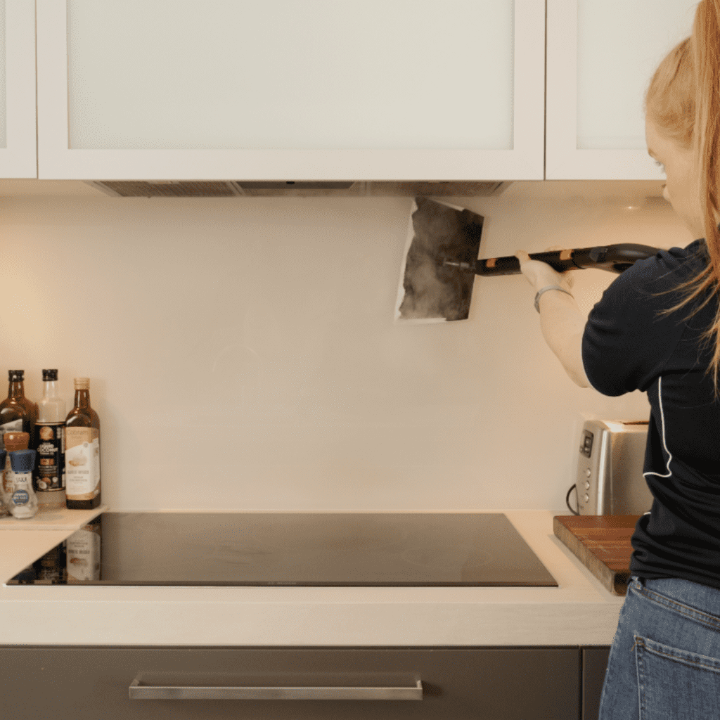 glass splashback cleaning with steam and microfibre