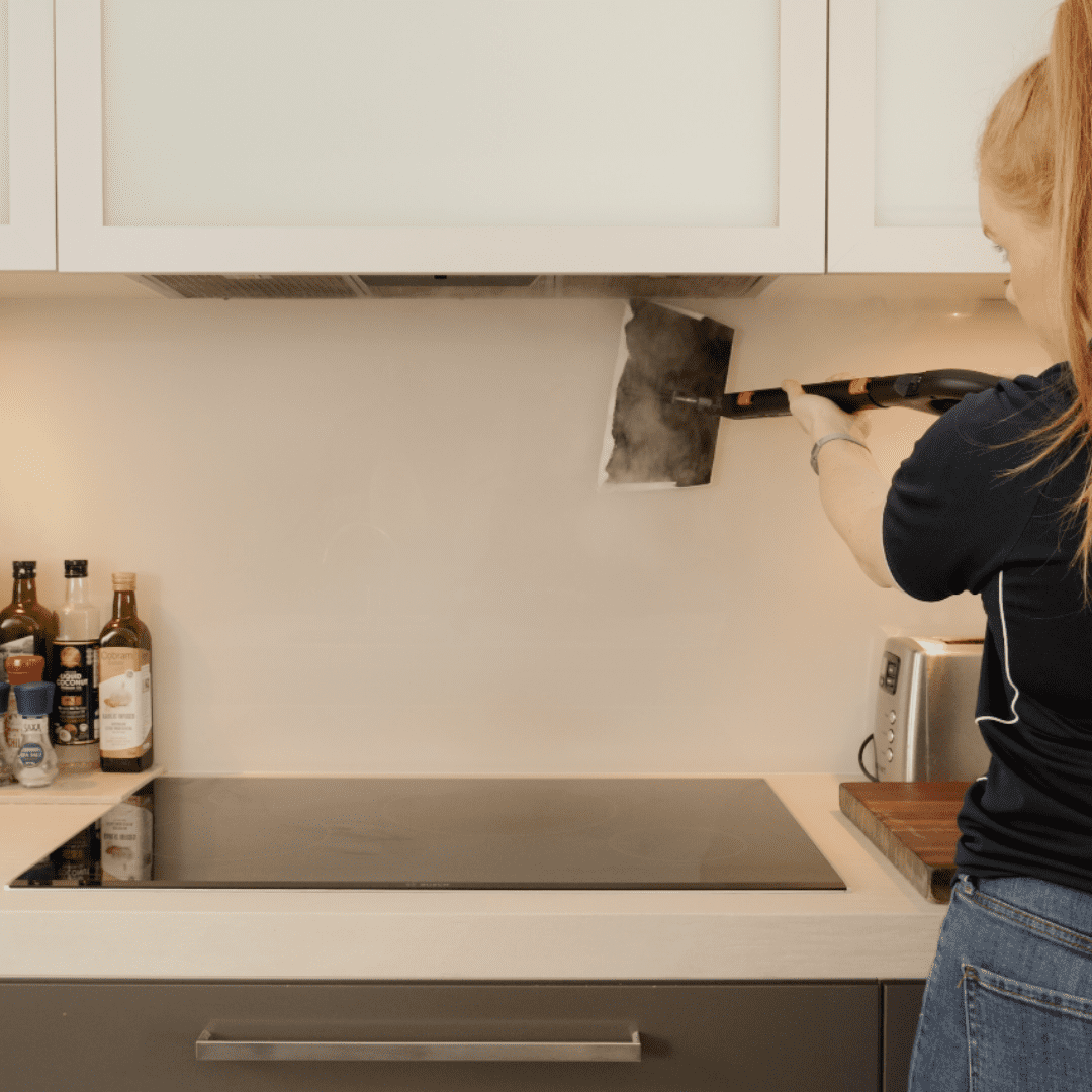 glass splashback cleaning with steam and microfibre